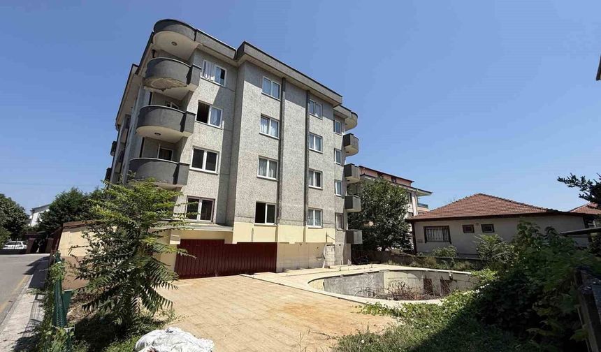 Metruk bina için mahalleliden "fuhuş oteli" tepkisi
