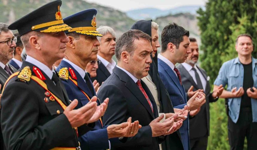 Bilecik'te şehitlik ziyareti