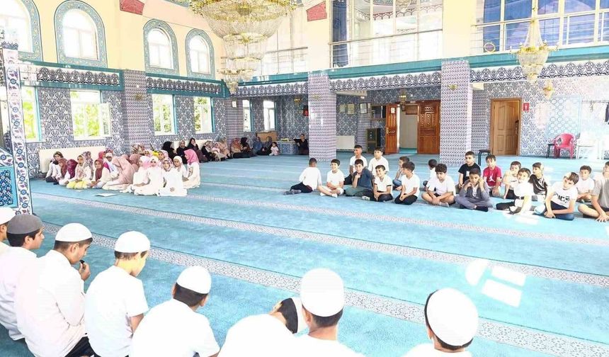 Edremit Şehitlik Camii'nde yaz Kur'an kursları tamamlandı