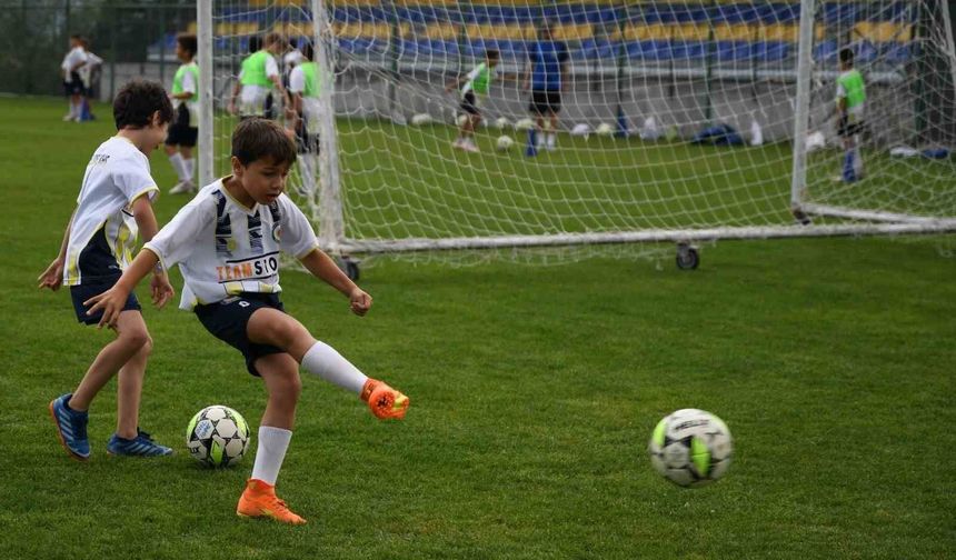 Kastamonu'da 120 çocuk yaz tatilini futbol okulunda değerlendirdi