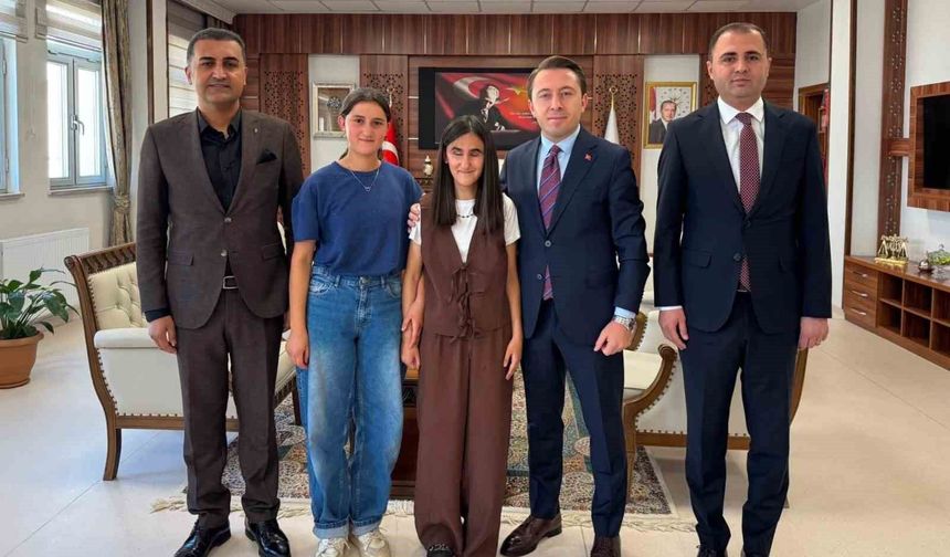 Kaymakam Hülür, YKS'de Türkiye 3.320'ncisi olan görme engelli öğrenciyi kabul etti