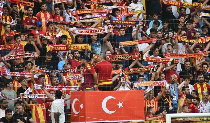 Kayserispor-Sivasspor maçını 8200 kişi izledi
