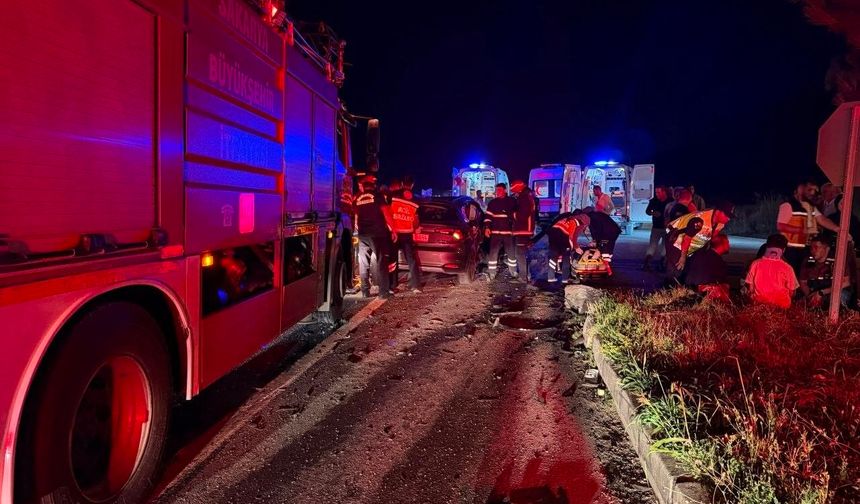 Karasu'da can pazarı! İki otomobil çarpıştı:5 yaralı!