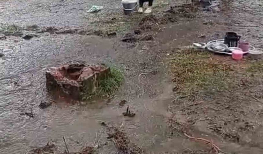 Samsun'a giden fındık işçilerini yağmur vurdu