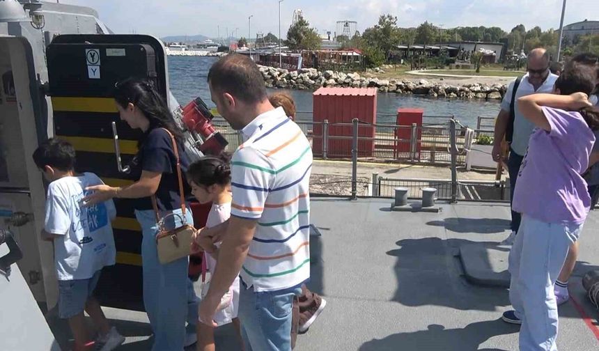 'TCG Tuzla' Yalova'da vatandaşların ziyaretine açıldı