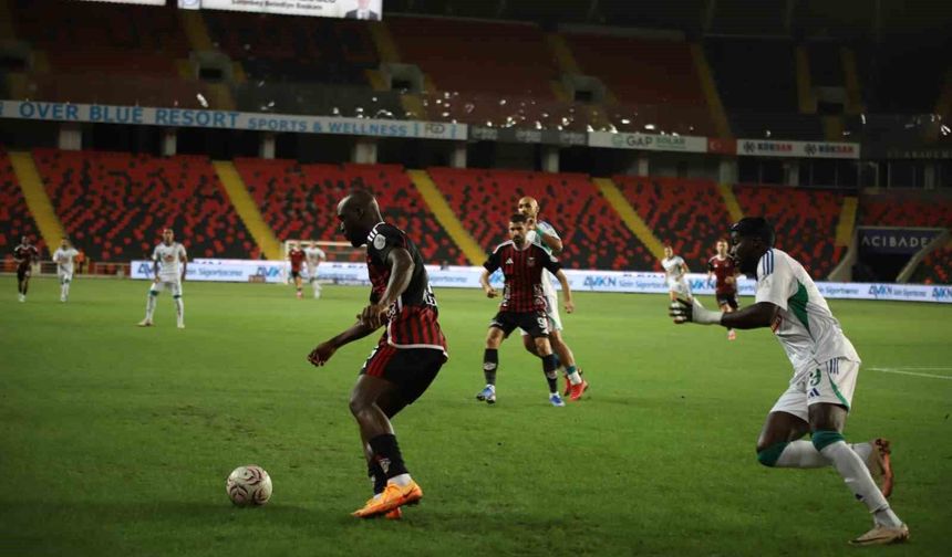 Trendyol Süper Lig: Gaziantep FK: 0 - Çaykur Rizespor: 1 (Maç devam ediyor)