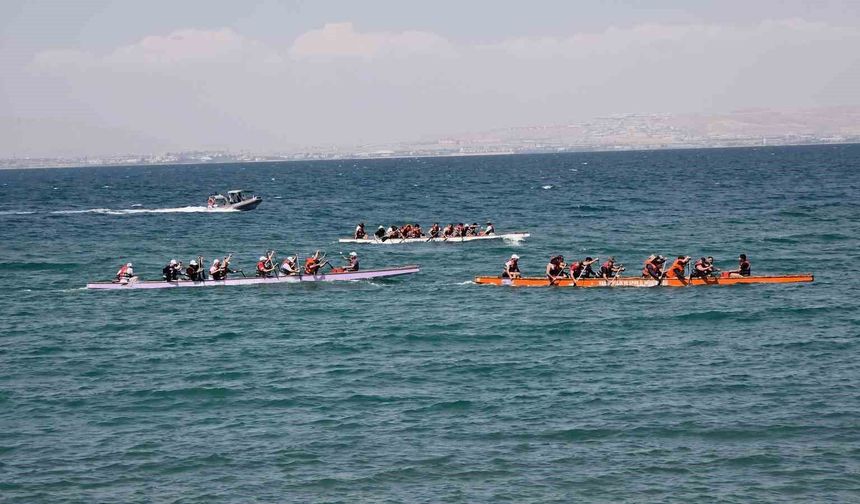 Van'da düzenlenen 12. Su Sporları Festivali coşkuyla sona erdi