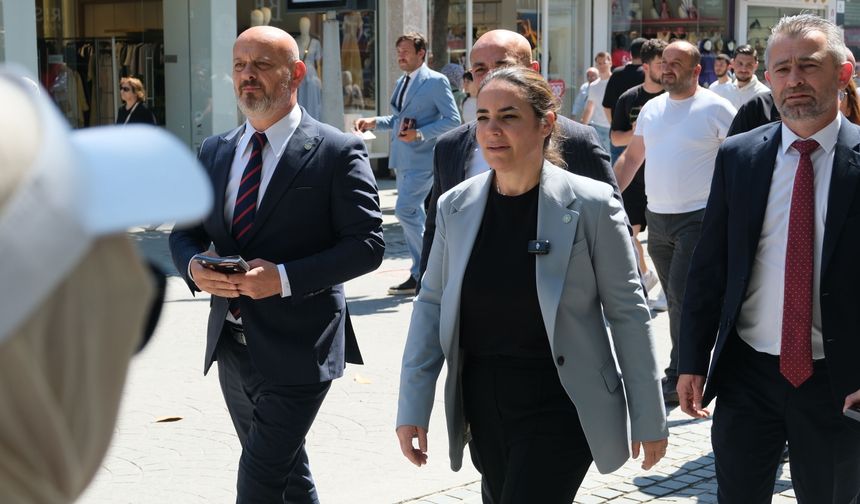 Başkan Sarıoğlu:"Sakarya şehri sizi oraya APO için masa yumruklayın diye göndermedi"