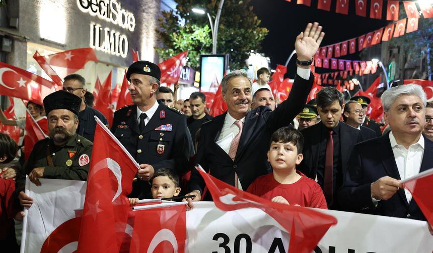 30 Ağustos coşkusu fener alayıyla zirve yaptı!