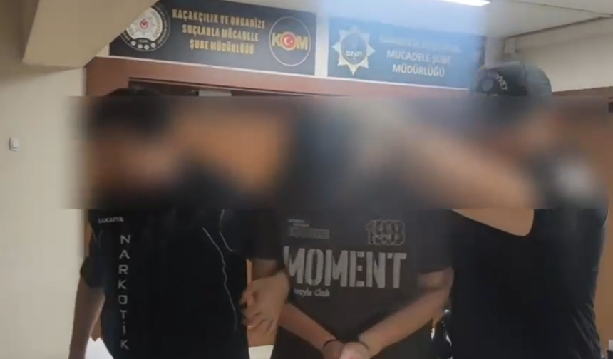 Narkotikten adrese baskın: Uyuşturucu satarken suçüstü yakalandılar!