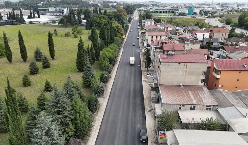 Arifiye Atatürk Caddesi’nde geceden sabaha uzanan asfalt mesaisi
