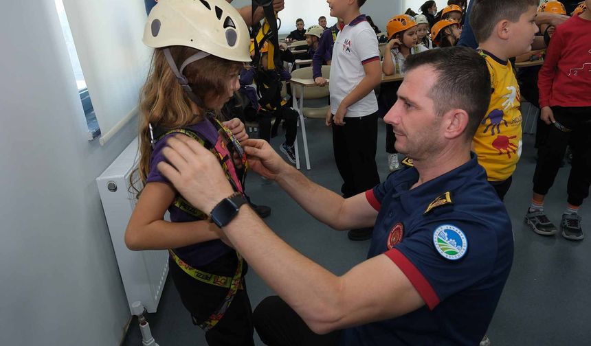 Minikler itfaiyeci oldu, afet bilincini deneyimledi: Yangın, deprem, acil durum…