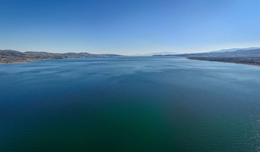 27 yılın en kuvvetli yağışı Sapanca Gölü'ne can suyu oldu