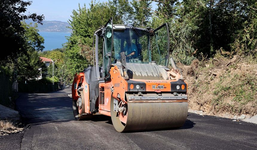 Büyükşehir Sapanca’da asfalt çalışmalarını sürdürüyor