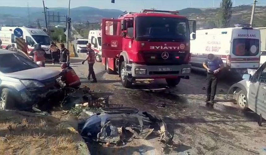Geyve-Taraklı yolunda feci kaza: 2'si çocuk 6 yaralı!
