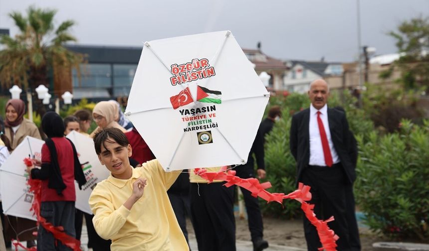 Sakarya'da uçurtmalar Gazzeli çocuklar için gökyüzüne bırakıldı