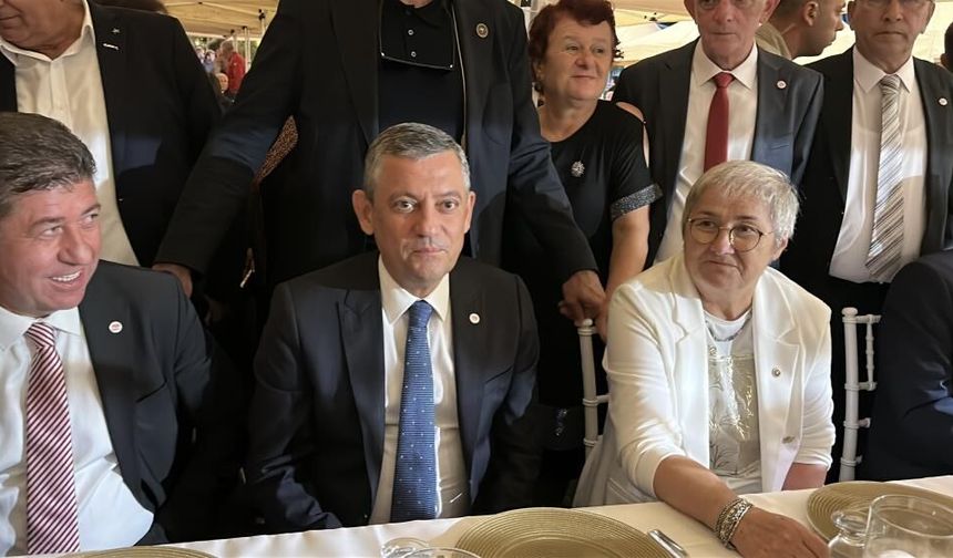 Düğünde siyaset rüzgarı: Özgür Özel Akyazı’daydı, İlçe başkanları yoktu!