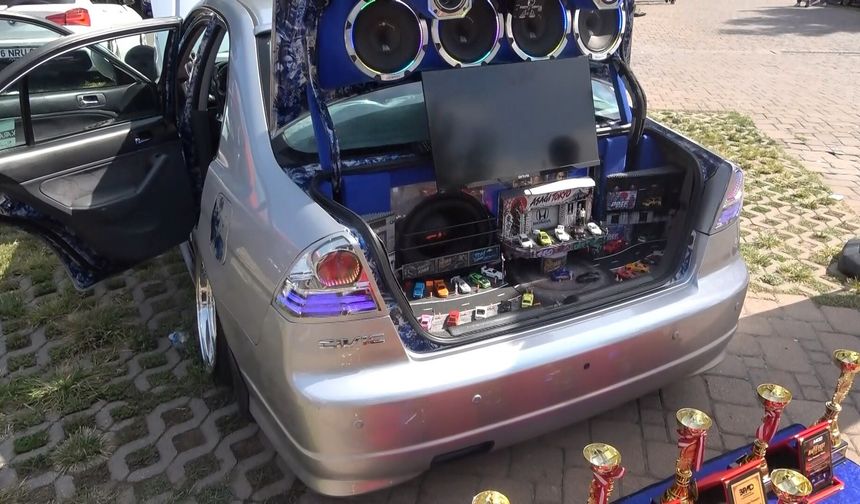 Bagajda drift atan oyuncak otomobil görenleri şaşırttı