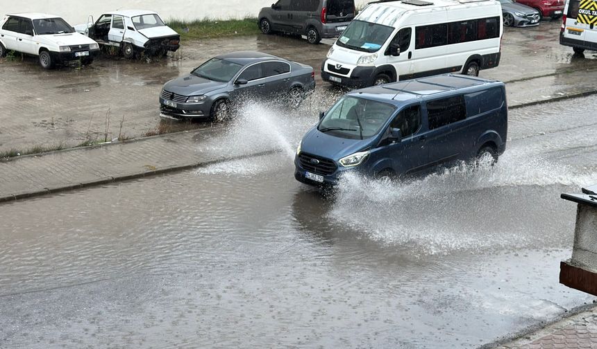 Meteoroloji uyardı, şiddetli yağış Sakarya'yı vurdu!