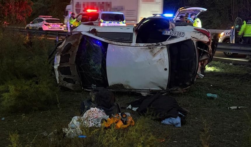 Anadolu Otoyolu'nda otomobil devrildi: 1 ölü, 4 yaralı