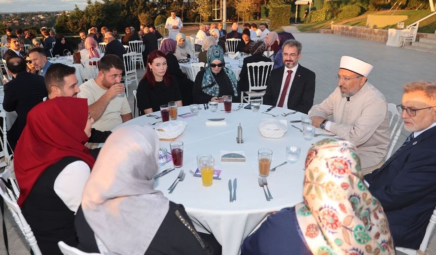 Diyanet İşleri Başkanı Arpaguş 'İki İnsan Bir Hayat' projesinden yararlanan çiftlerle buluştu: