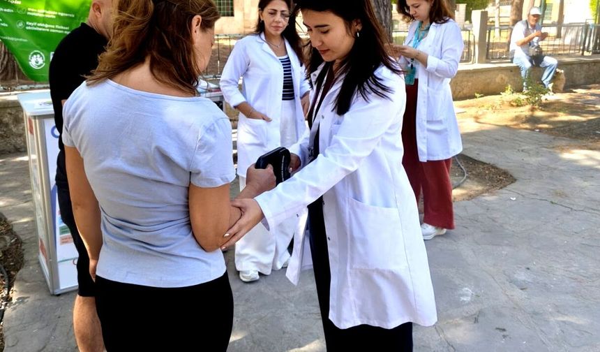 Gelibolu'da semt pazarında sağlıklı yaşam etkinliği düzenlendi