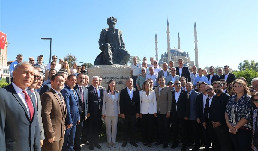 Yeni Parti Genel Başkanı Özgür Özel Selimiye Camisi'ni ziyaret etti