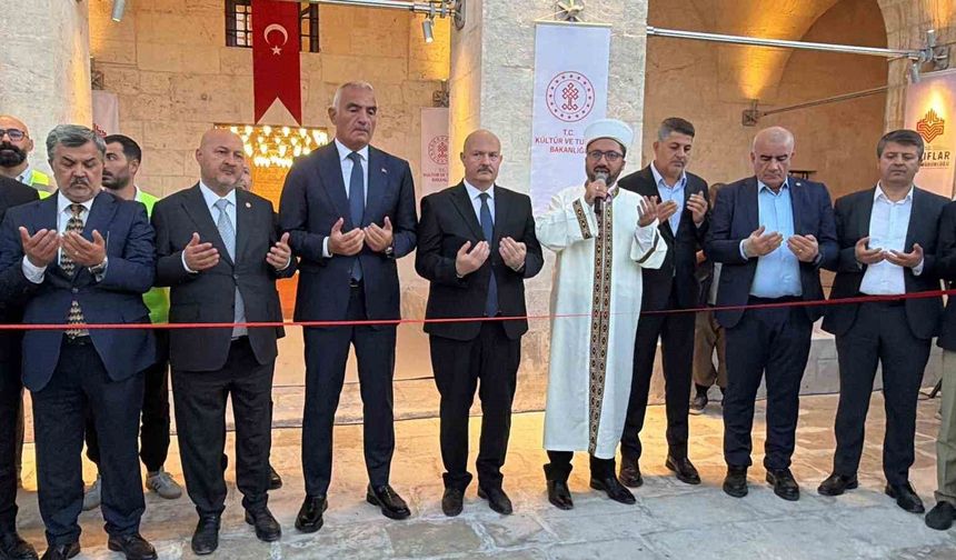 Depremde hasar gören tarihi Musalla Camii yeniden ibadete açıldı