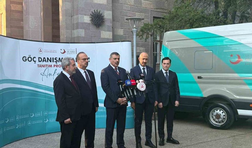 İçişleri Bakanı Çiftçi: 'Okullardaki bahçe görevlilerimiz gerektiğinde arama yapabilsin diye 2 bin 800 tane el dedektörü dağıttık'