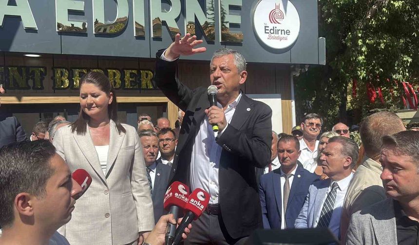 Özgür Özel'den peş peşe gaflar: Eski partisi CHP dedi, ardından İYİ Parti dedi