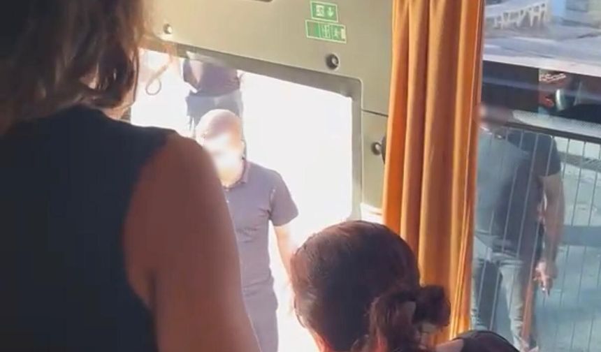 Sağlık personelini taşıyan otobüsün önünü kesip camlarını yumrukladılar