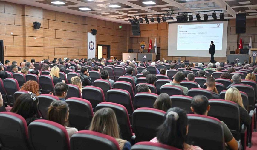 Uşak'ta okul bahçe görevlilerine güvenlik ve acil durum eğitimi verildi