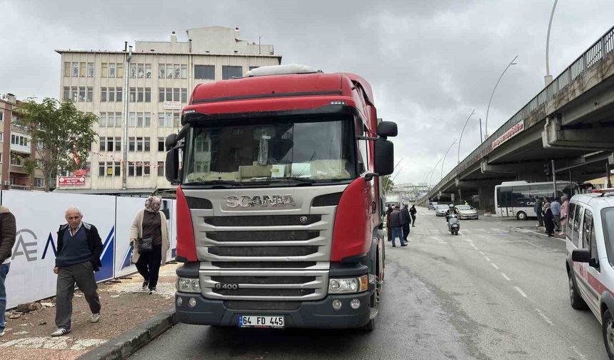 Uşak'ta tırın çarptığı 74 yaşındaki yaya hastanede hayatını kaybetti