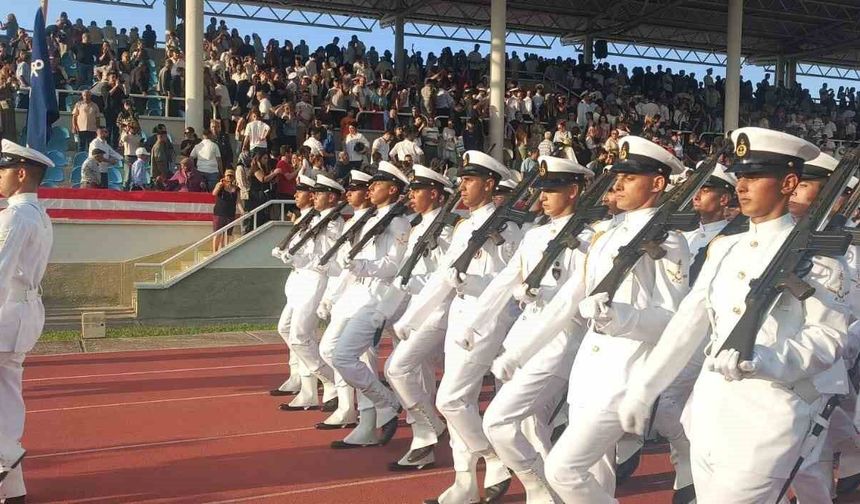 Yalova'da 456 deniz astsubayının mezuniyet coşkusu