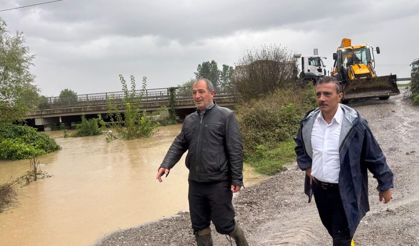 Kuvvetli yağışa karşı Erenler'de ekipler sahada