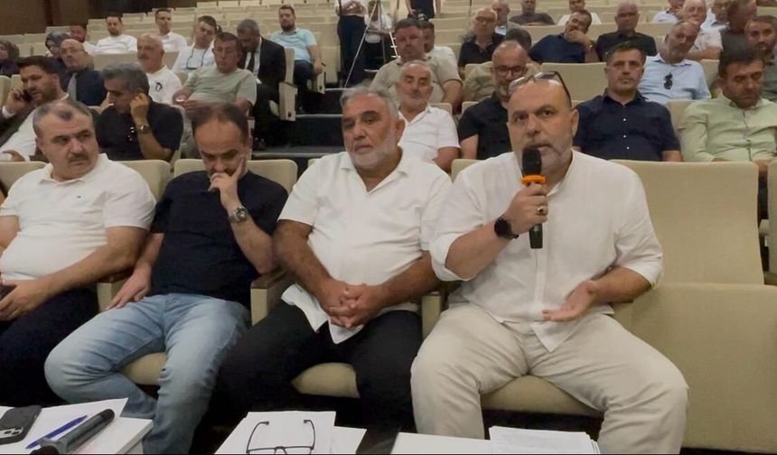 Cumhur İttifakı meclis üyeleri, meclis dışında gündem dışı konuştu