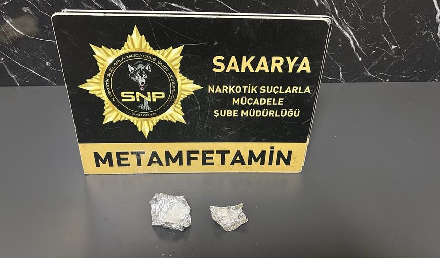 Zehir taciri suçüstü yakalandı