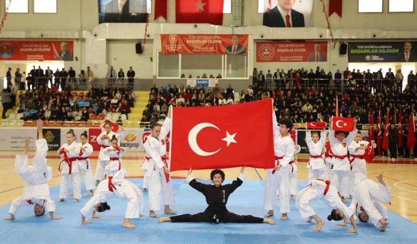 Cumhuriyetin 103. yılı Hendek'te coşkuyla kutlandı