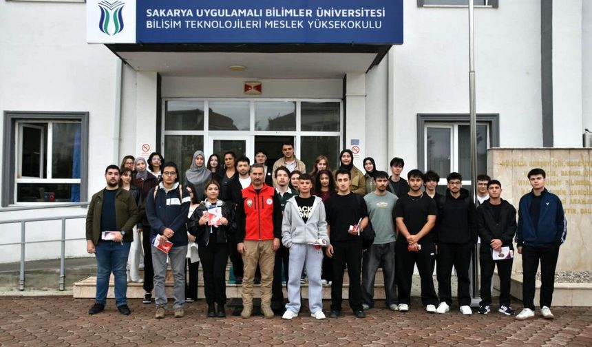 Gençlere dijital riskler anlatıldı