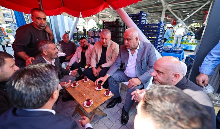 Osman Çelik, Pazarcı Esnafının Davetini Kırmadı, Kahvaltı Sofrasına Konuk Oldu