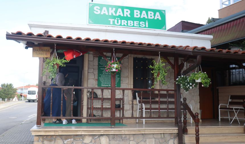 Şehre ve nehre adı verildiği rivayet edilen zatın türbesinde huzur buluyorlar