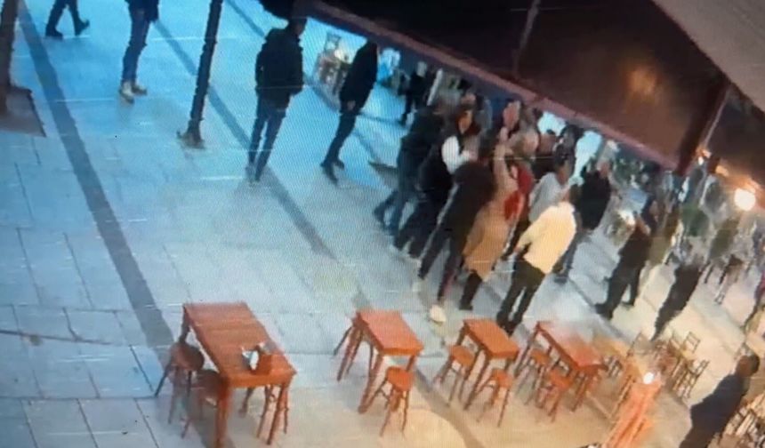 17 yaşındaki kıza saldıran şahıs, vatandaşın gazabına uğradı: O anlar kamerada
