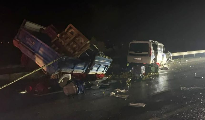 Geyve’de feci kaza! 2 ölü, 3 yaralı