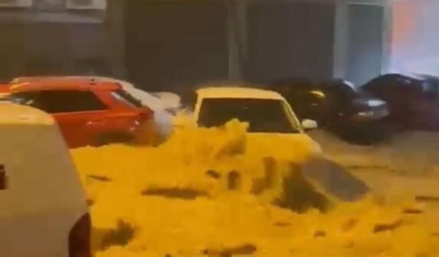 Karasu'yu sel vurdu: Araçlar suda sürüklenerek çarpıştı