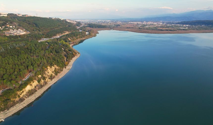 Bir tarafta afet, bir tarafta bereket: Sapanca Gölü'nde son iki yılın en yüksek su seviyesi
