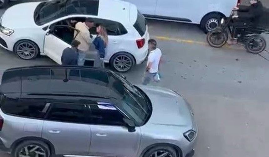 "Dövüş antrenörüyüm ben" dedi, yumruk yağmuruna tuttu!