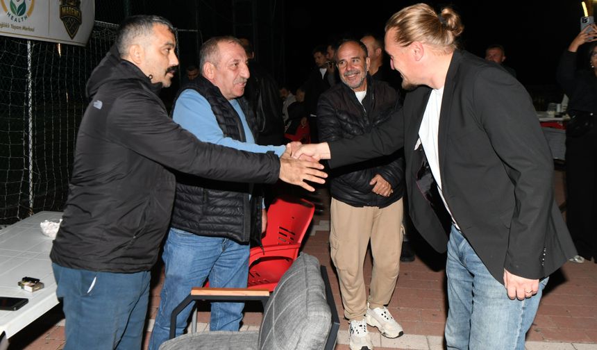 Lapseki'de Gönül Dostları Kış Halı Saha Futbol Turnuvası başladı