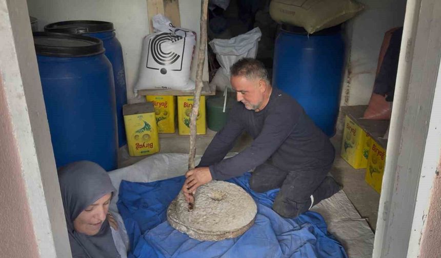 90 yıllık geleneği taş değirmende yaşatıyorlar