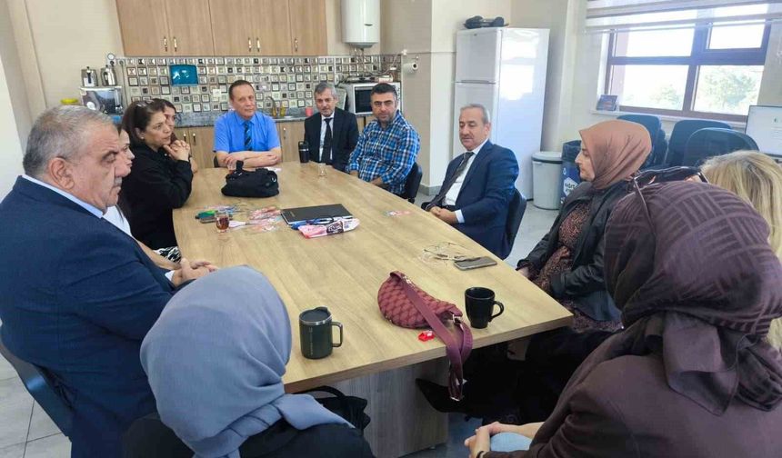 Akbaş Safranbolu'da öğretmenlerin sorunlarını dinledi