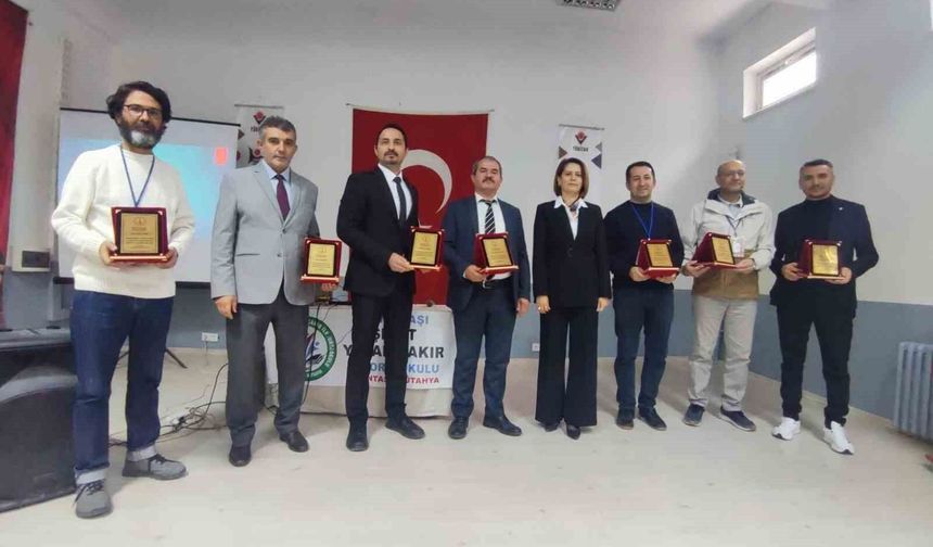Altıntaş'ta 'Köyde Bilim' projesi sürdürülebilir tarım söyleşisiyle tamamlandı